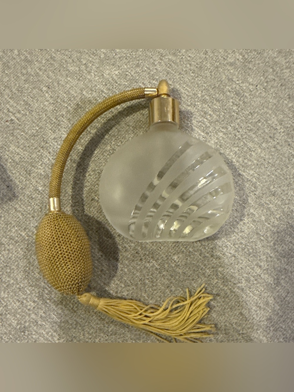 VINTAGE SIA BLUSH PINK PERFUME ATOMIZER GLADS BOTTLE W PUFFER SQUEEZES